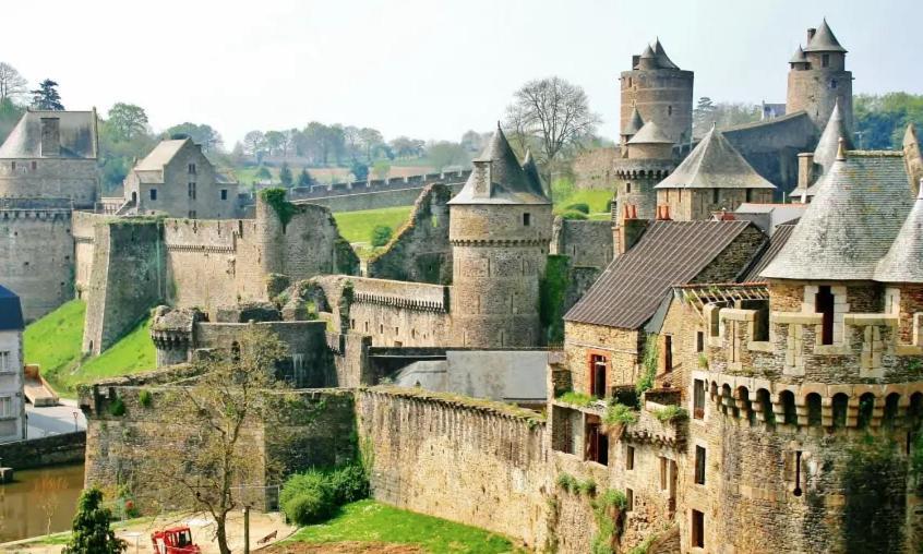 Gite La Maison La Saint-Aubin-d'Aubigne Bagian luar foto